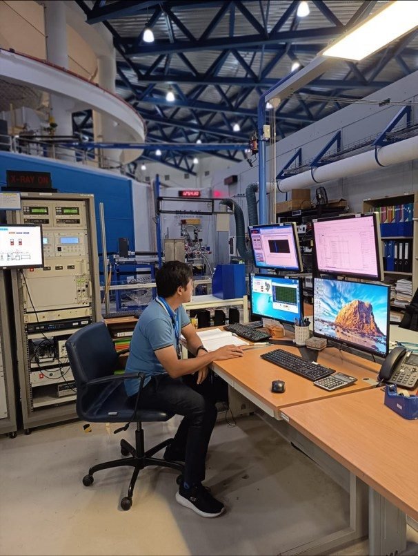 A team member at the beamline control desk during the beamtime